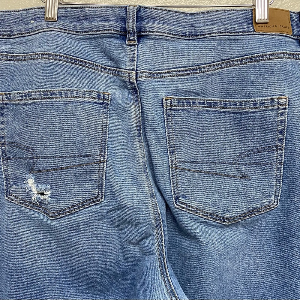 American Eagle Women's Distressed Stretch Mom Jeans Size 18 Regular‎ - Picture 4 of 4